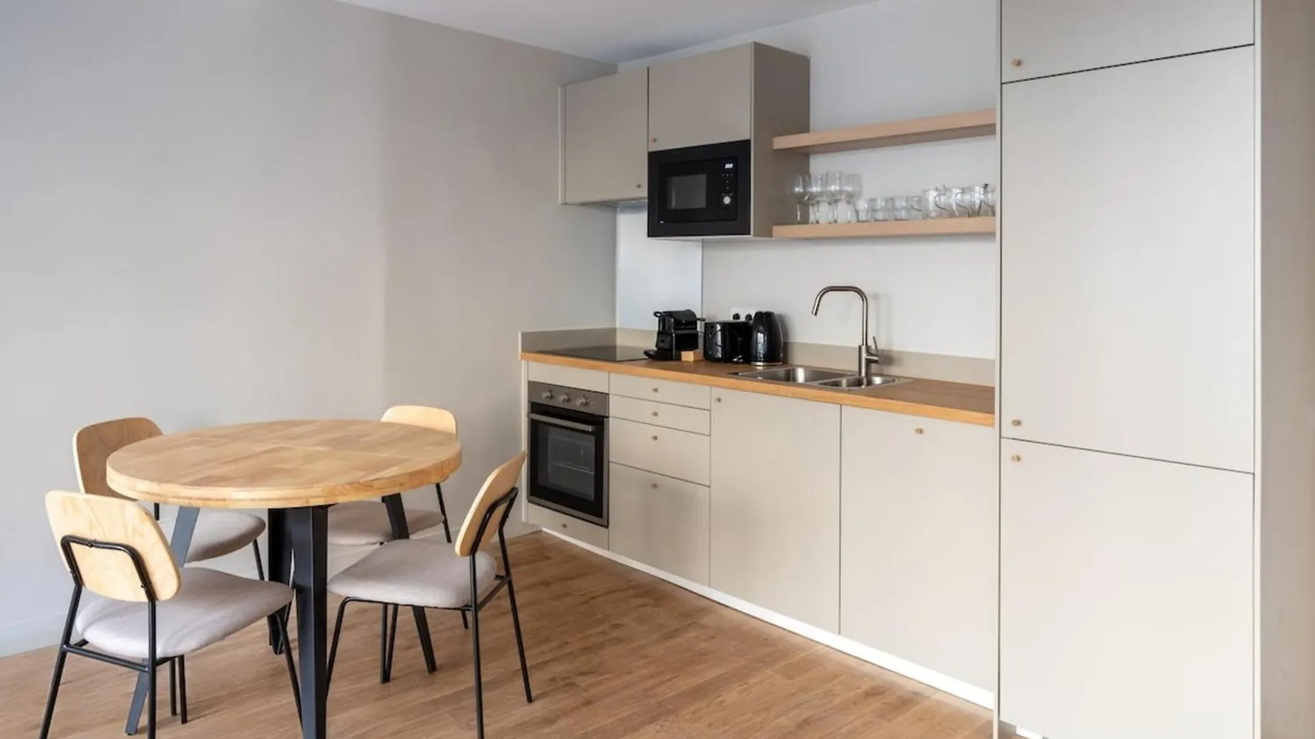 Beautiful Minimalist 1Bd Apartment Near Montmartre Paris
