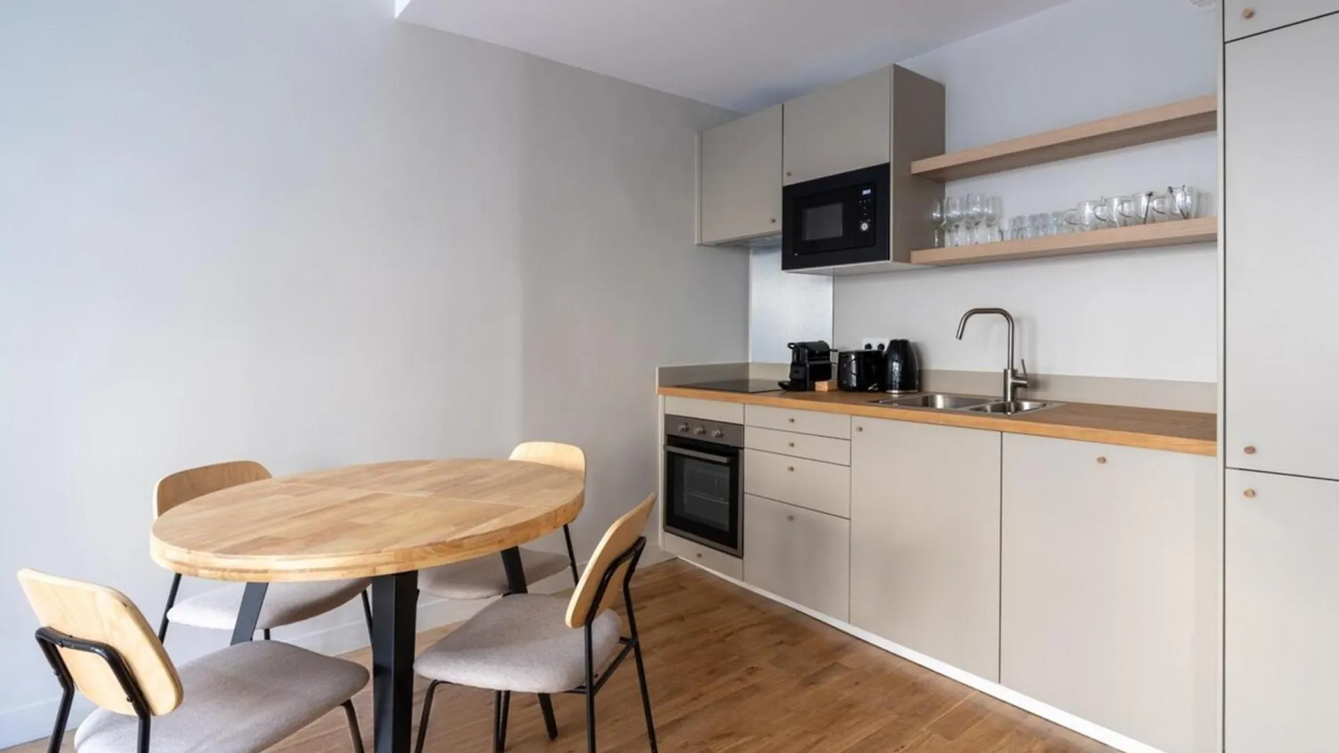 Beautiful Minimalist 1Bd Apartment Near Montmartre 파리